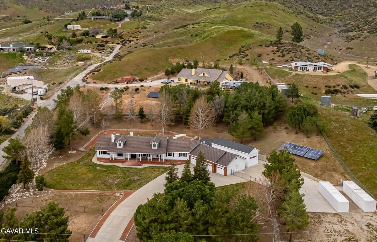 40012 Valle View Lane